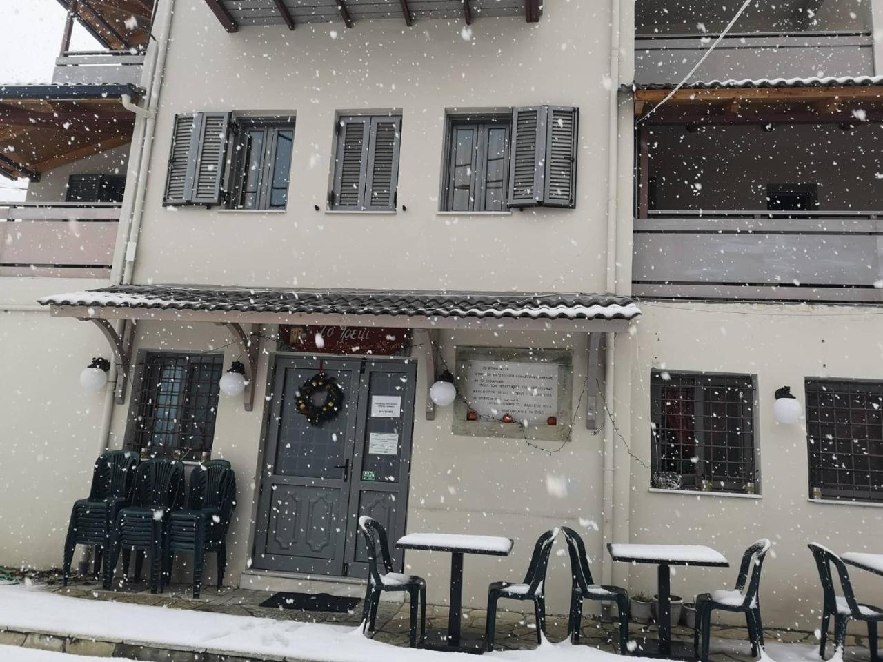To Greki Hotel Livartzi Eksteriør billede